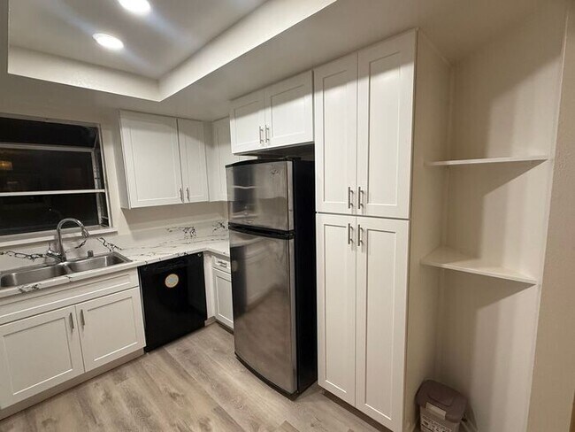 Foto del edificio - Beautiful 2 bd 2 ba Condo Santa Clarita