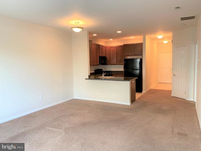 Building Photo - 415 Highland Ests
