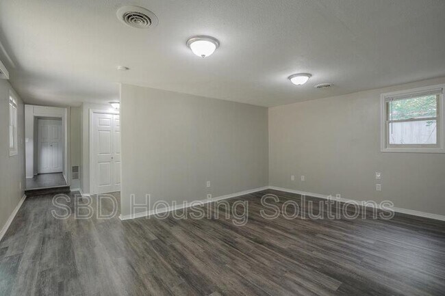 Foto del edificio - 811 NE 46th St