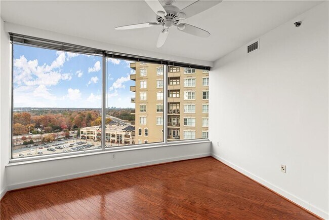 Foto del edificio - 3338 Peachtree St NE