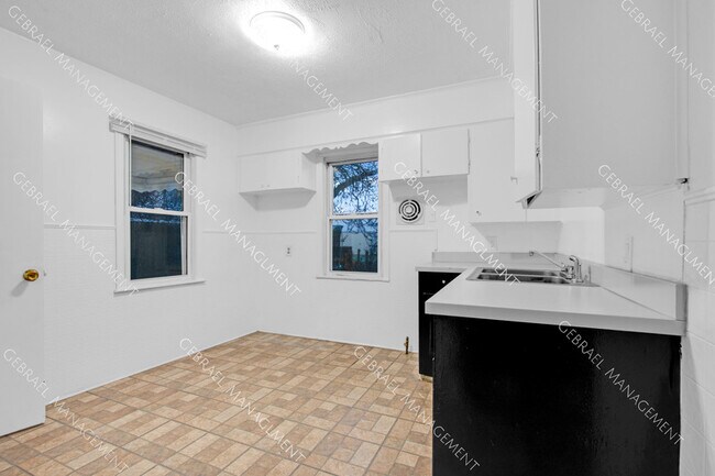 Building Photo - 630 Barrie Ave