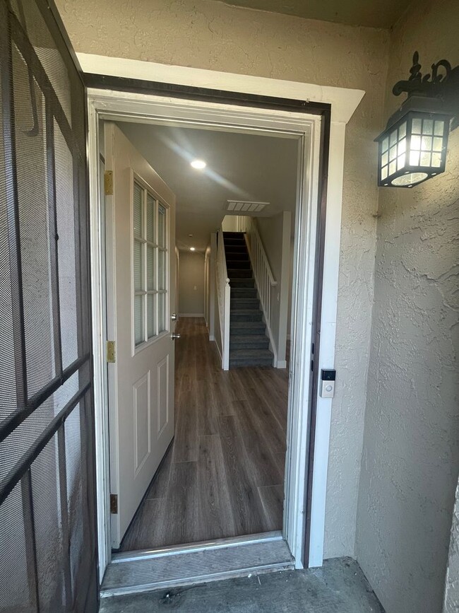 Foto del edificio - Newly Remodeled 5 Bedroom 3 Bath Home in C...