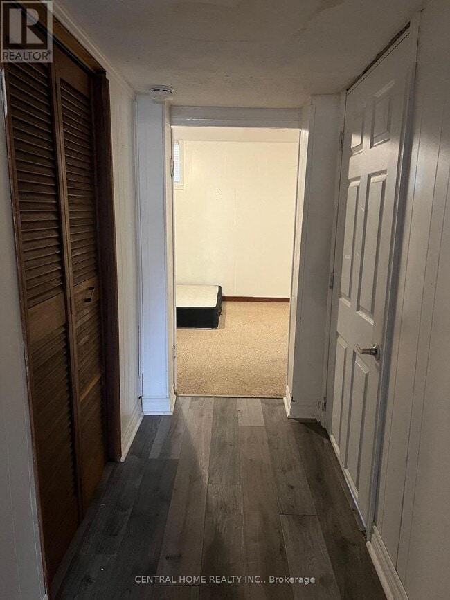 Building Photo - 192 Silverbirch Dr