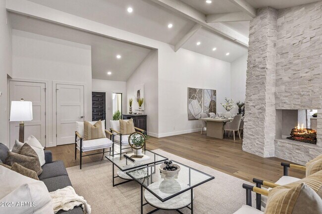 Foto del edificio - 7339 E Solano Dr