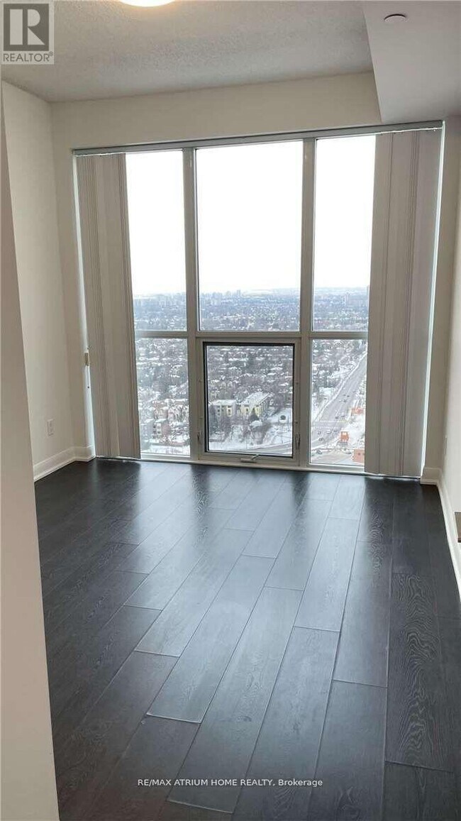 Photo du bâtiment - 5162 Yonge St