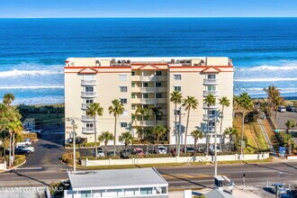 Building Photo - 925 N Hwy A1A