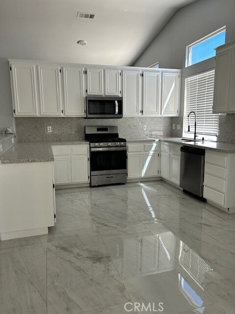 Foto del edificio - 13250 Ivanpah Rd