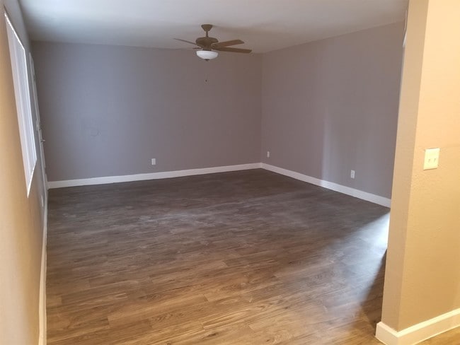 Building Photo - 3434 E McDowell Rd