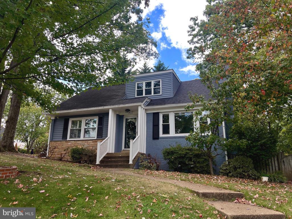 Building Photo - 3000 Edgehill Dr