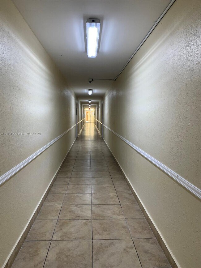 Foto del edificio - 2055 SW 122nd Ave