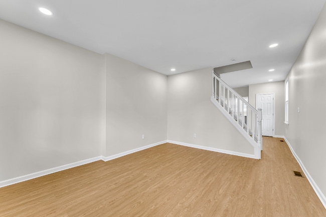 Photo - 332 Morris St House