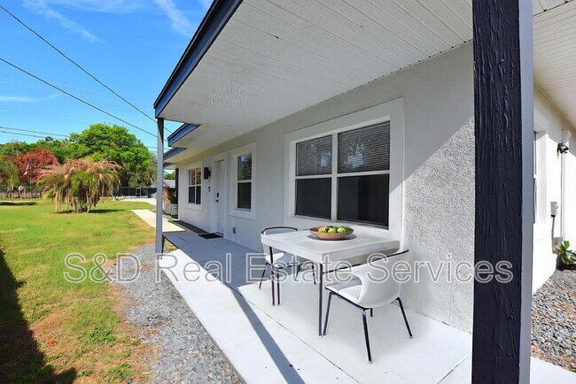 Foto del edificio - 3032 Spirit Lake Dr