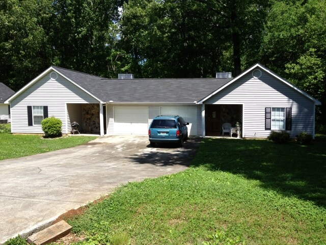 Primary Photo - 109 Sylvania Cir