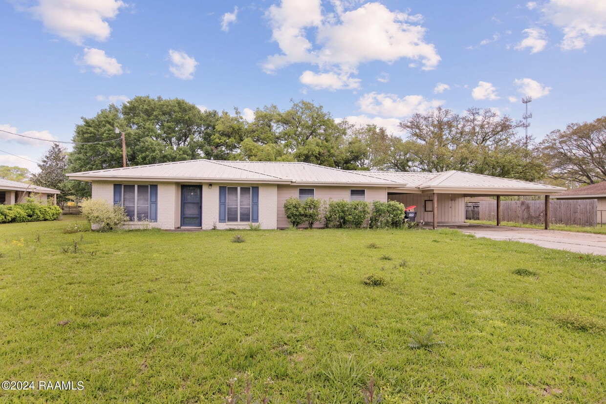 Primary Photo - 507 E Broussard Rd