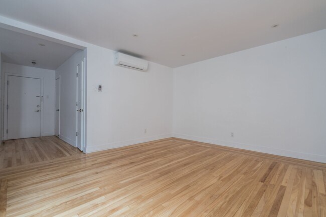 Photo du bâtiment - 2105 Rue Chomedey