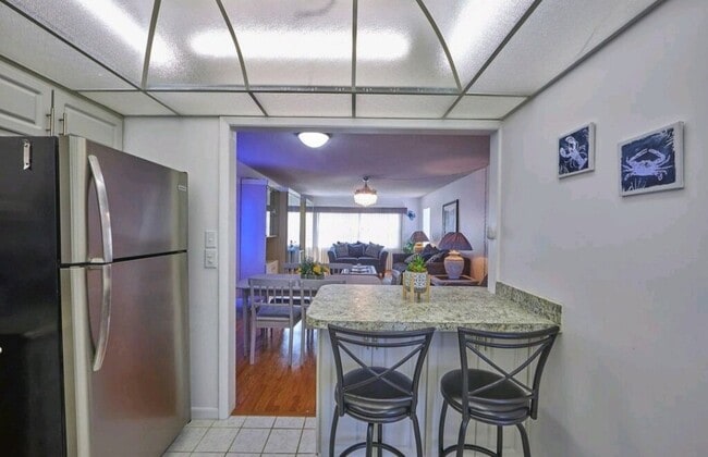 Building Photo - 4550 Cove Cir