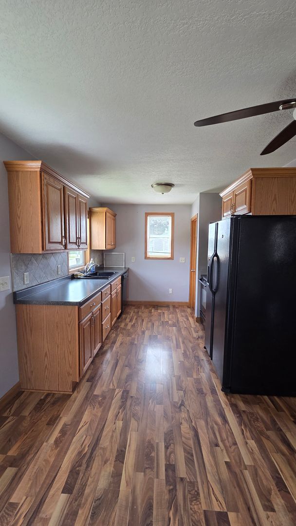 Foto del edificio - 2bed 1 bath home with detached garage