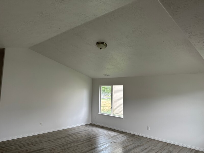 Primary Photo - 3127 W 525 N