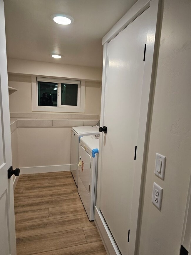 Building Photo - Crapo's 156 Duplex