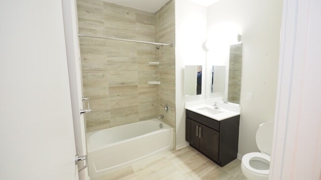 Full Bath with Itailan Porcelin - 40 E Cherry St