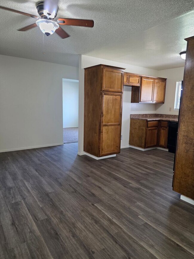 Foto del edificio - 7217 Cranbrook Ave