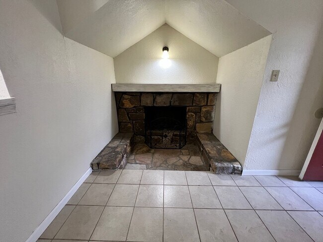 Foto del edificio - ground floor 1 bedroom condo!