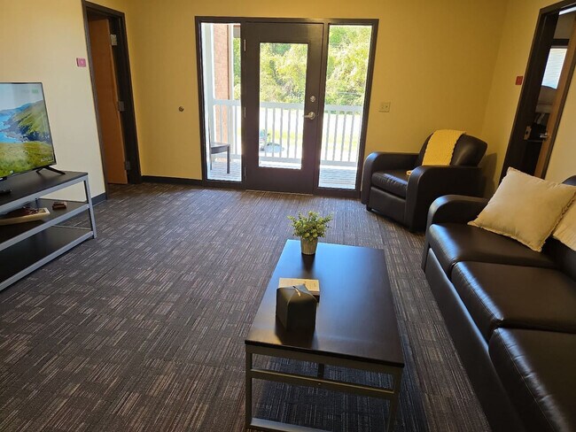 Building Photo - 1695 N Lexington-Springmill Rd