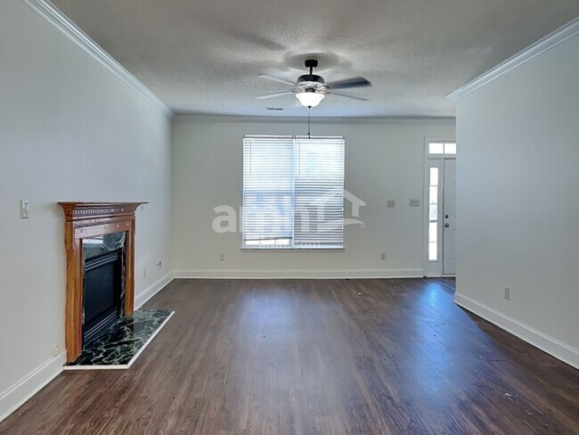 Foto del edificio - 6106 Trevor Simpson Dr