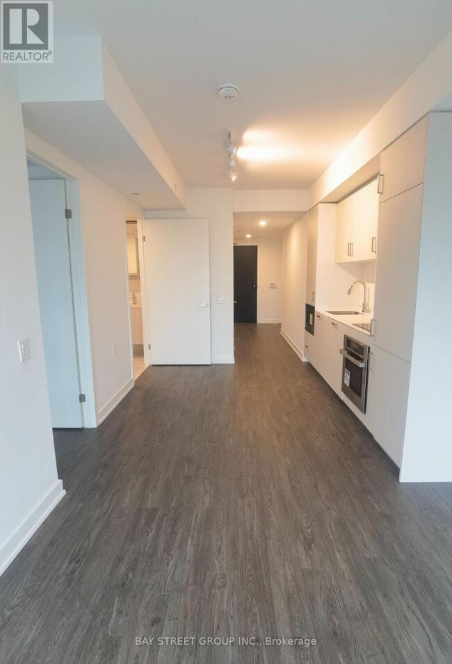 Building Photo - 88 Queen St E