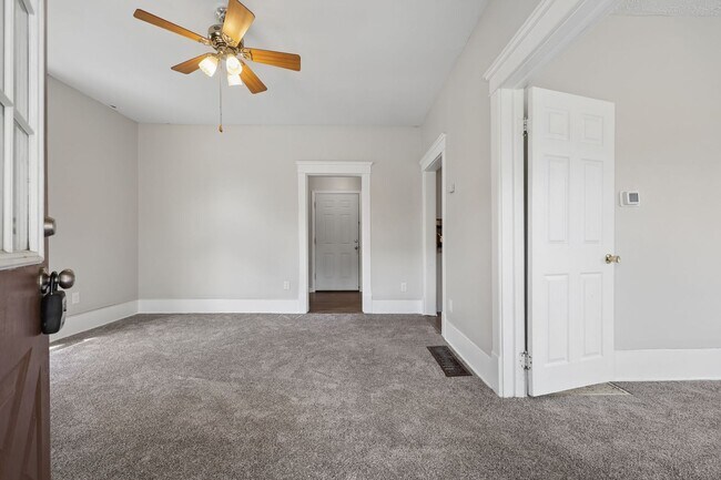 Foto del edificio - 3 Bed, 1 Bath Home with Fenced Backyard | Fresh Updates Throughout | Newark, OH
