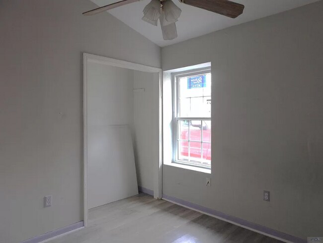 Building Photo - 5477 Vicari St
