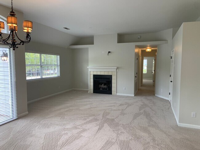 Foto del edificio - Updated 3 Bedroom in Adams Farm