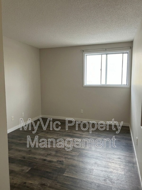 Building Photo - 9120-9149 149 St