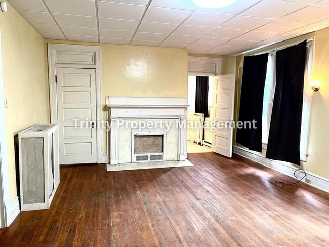 Building Photo - 628 Mulberry Ave