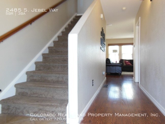 Building Photo - Gorgeous 5 Bedroom Home in Aurora