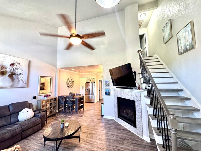 Foto del edificio - WELCOME HOME to your Beautifully updated townhome.