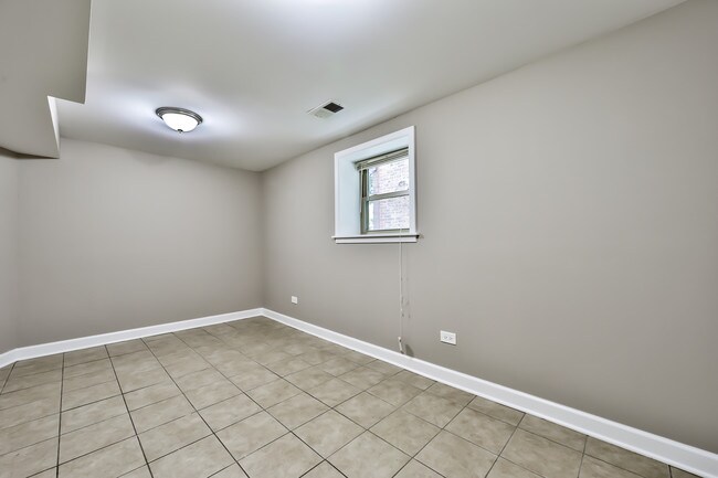 Foto del edificio - 2527 N Springfield Ave