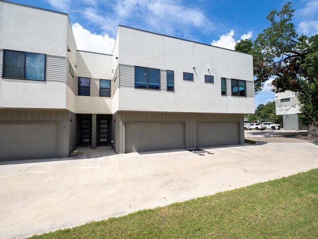 Foto del edificio - 6409 Berkman Dr