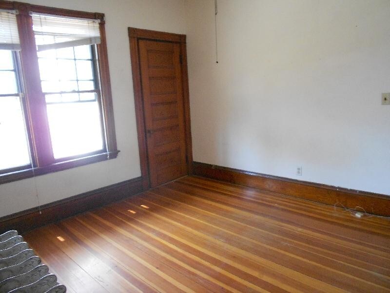 Primary Photo - 37 Riverside St