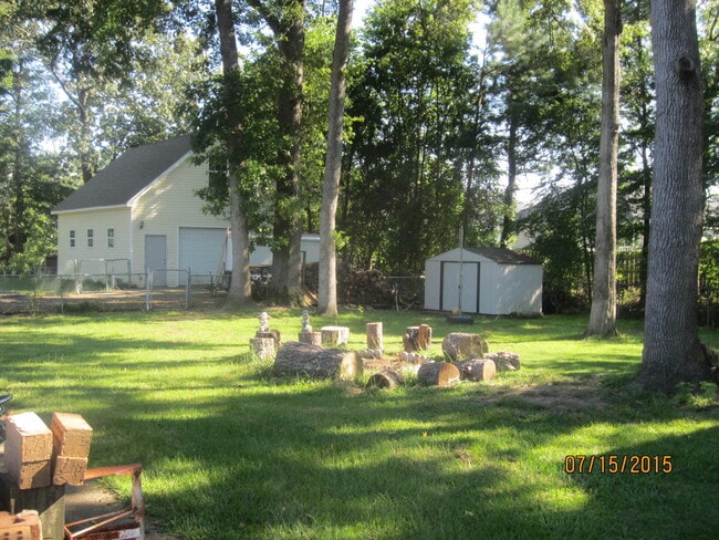 Building Photo - Columbia County charmer!