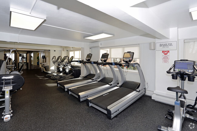 Gym - Glenwood Apartments