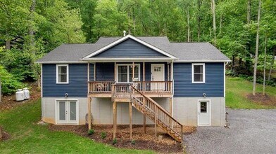 Building Photo - 293 Red Bud Ln