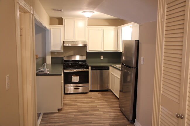 Updated kitchen. - 814 W 21st St