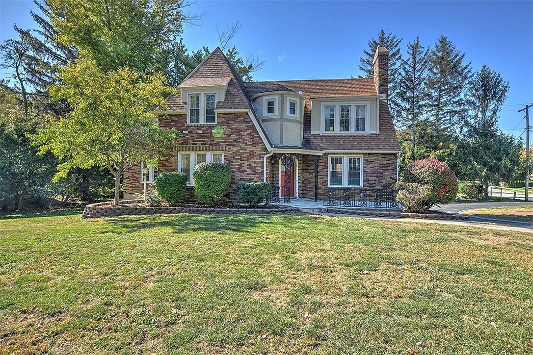 Foto principal - 8 Montgomery Pl