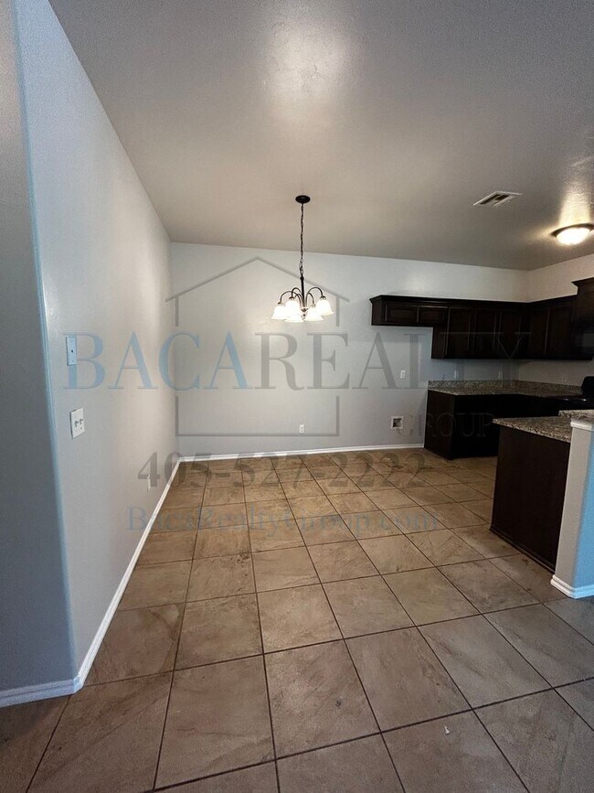 Foto del edificio - 3BR 2BA duplex with 2 car garage in Yukon!!