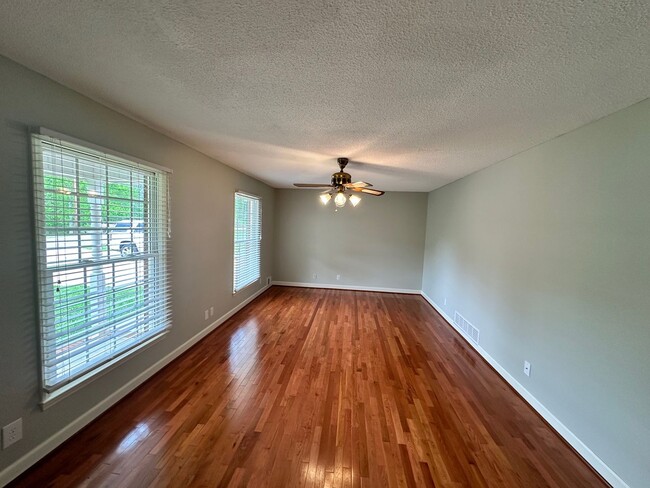 Foto del edificio - MOVE-IN READY! NO HUD NO SECTION 8