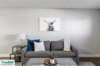 Building Photo - 1919 W Tarrant Rd