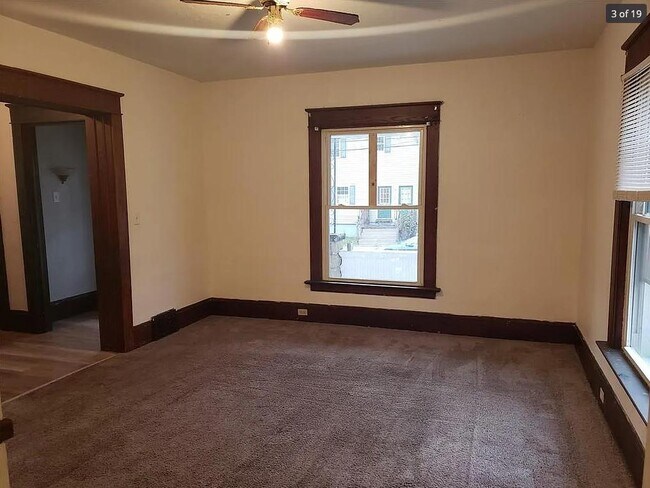 Building Photo - 1127 W 11th St