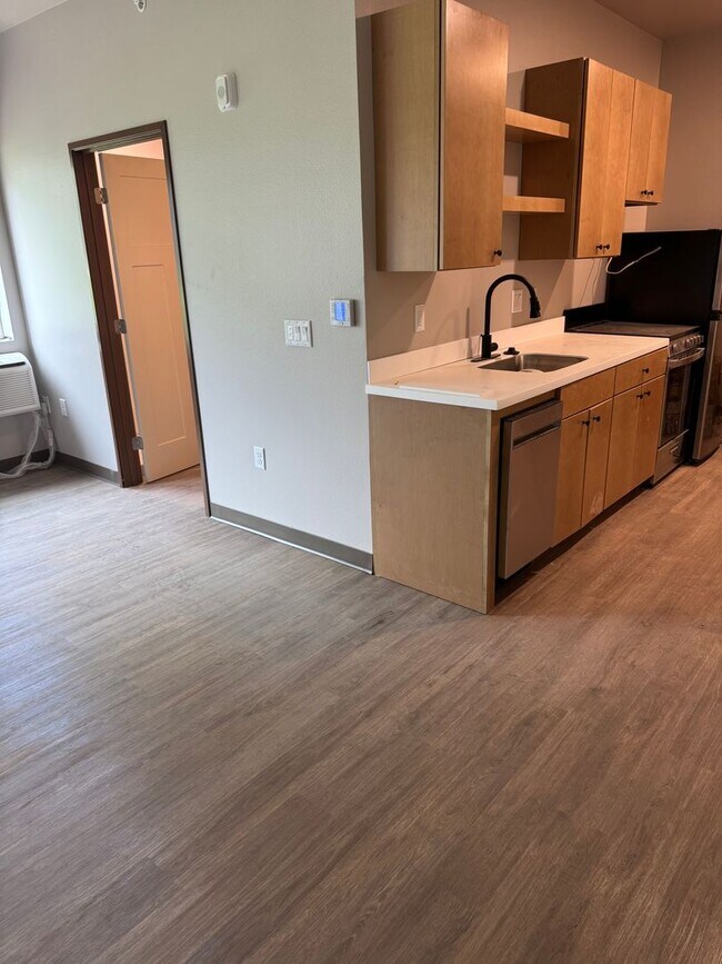Foto del edificio - Beautiful, Brand New Studio Near CSU!