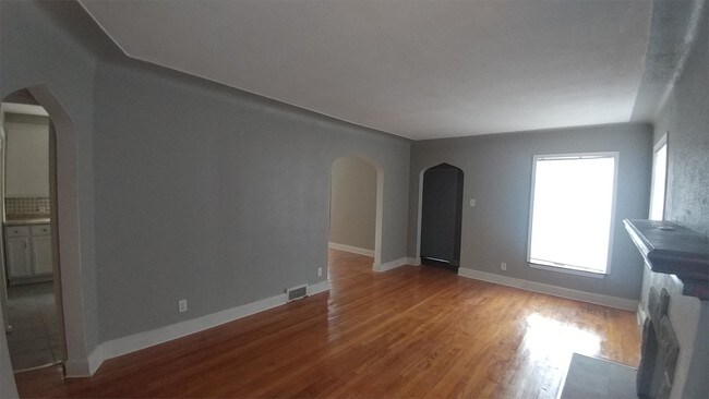 Building Photo - 10408 Roxbury St